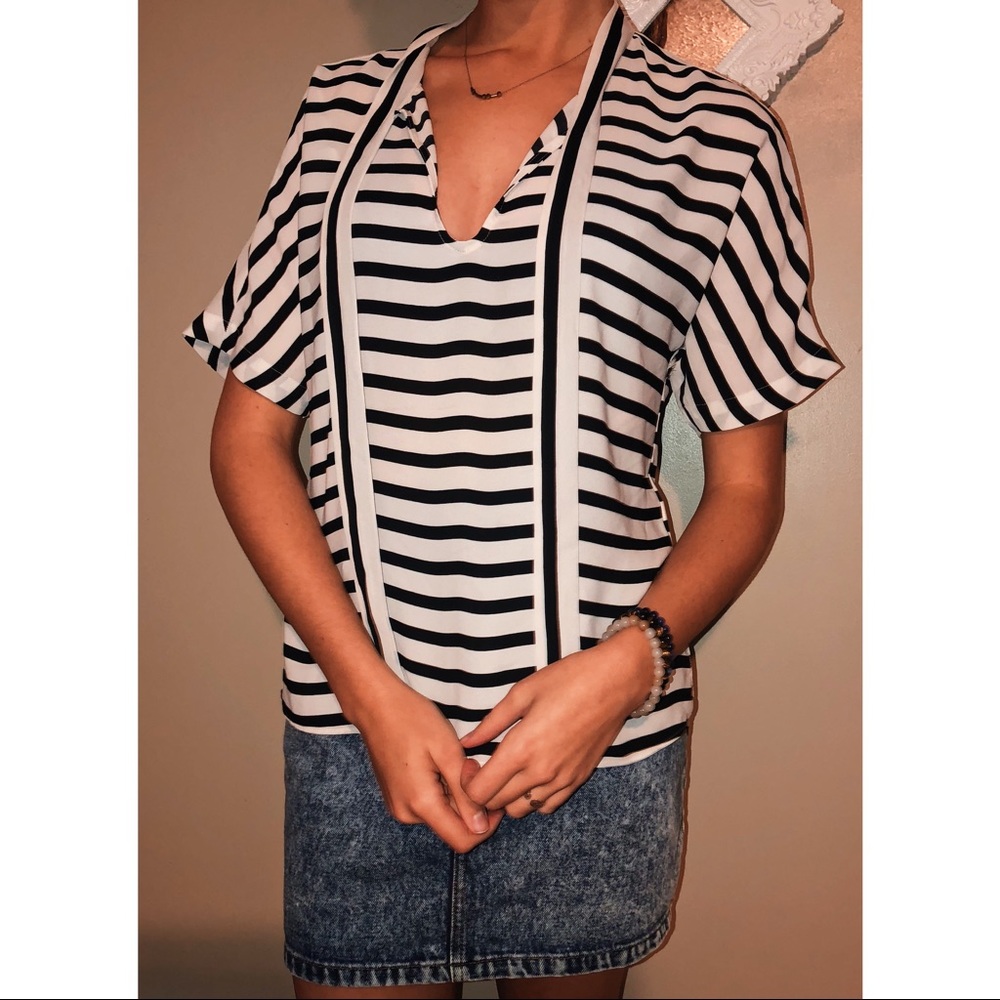 EXPRESS WHITE AND BLACK STRIPED TIE BLOUSE